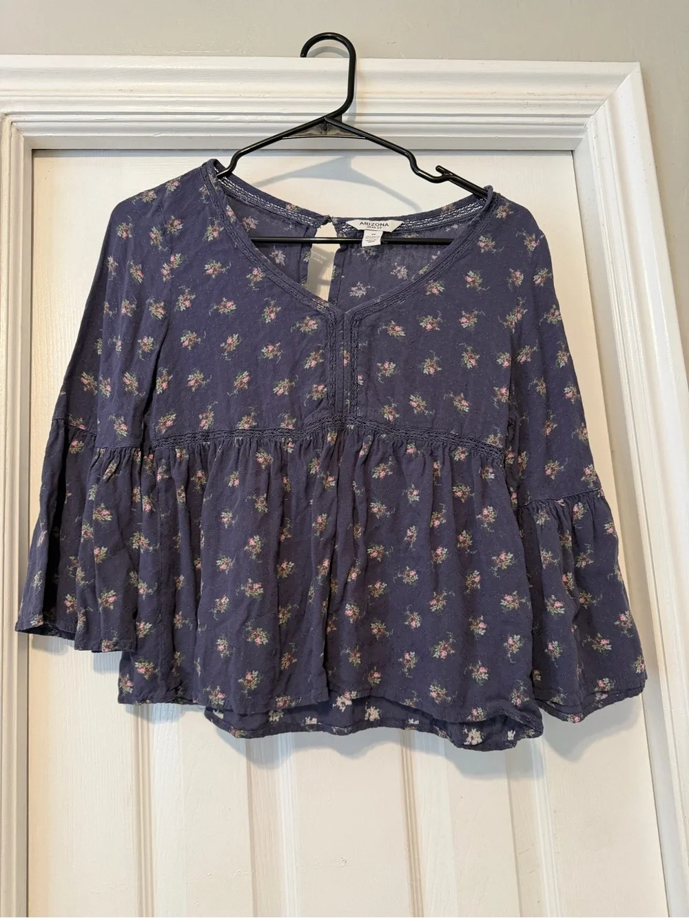 Arizona Jean Company navy floral peasant top